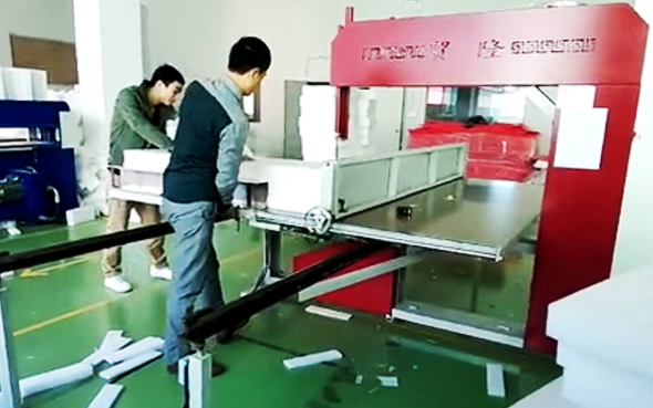 珍珠棉板材加工使用手动推拉直切机